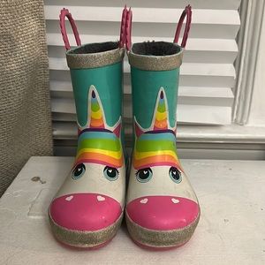 Rain boots with warm thin layer of fur inside